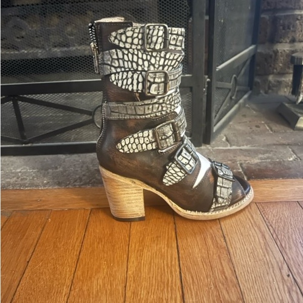 Freebirds by Steven Bond Croco